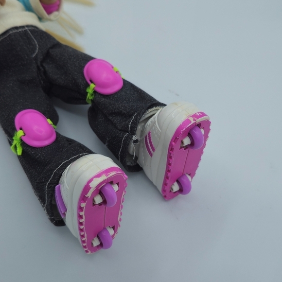 Vintage 1998 Chelsea Roller Skating Doll - Picture 5 of 10